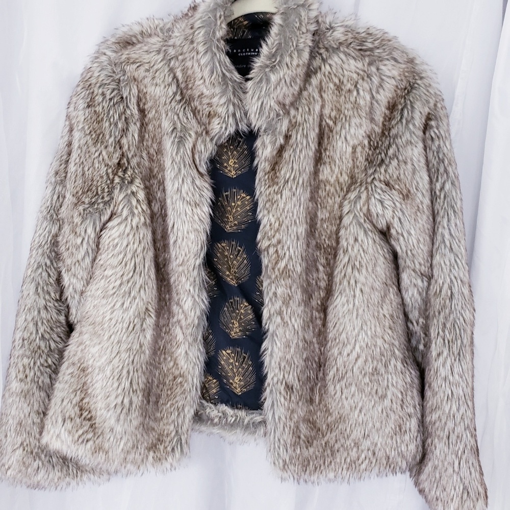 *Beautiful faux fur jacket*